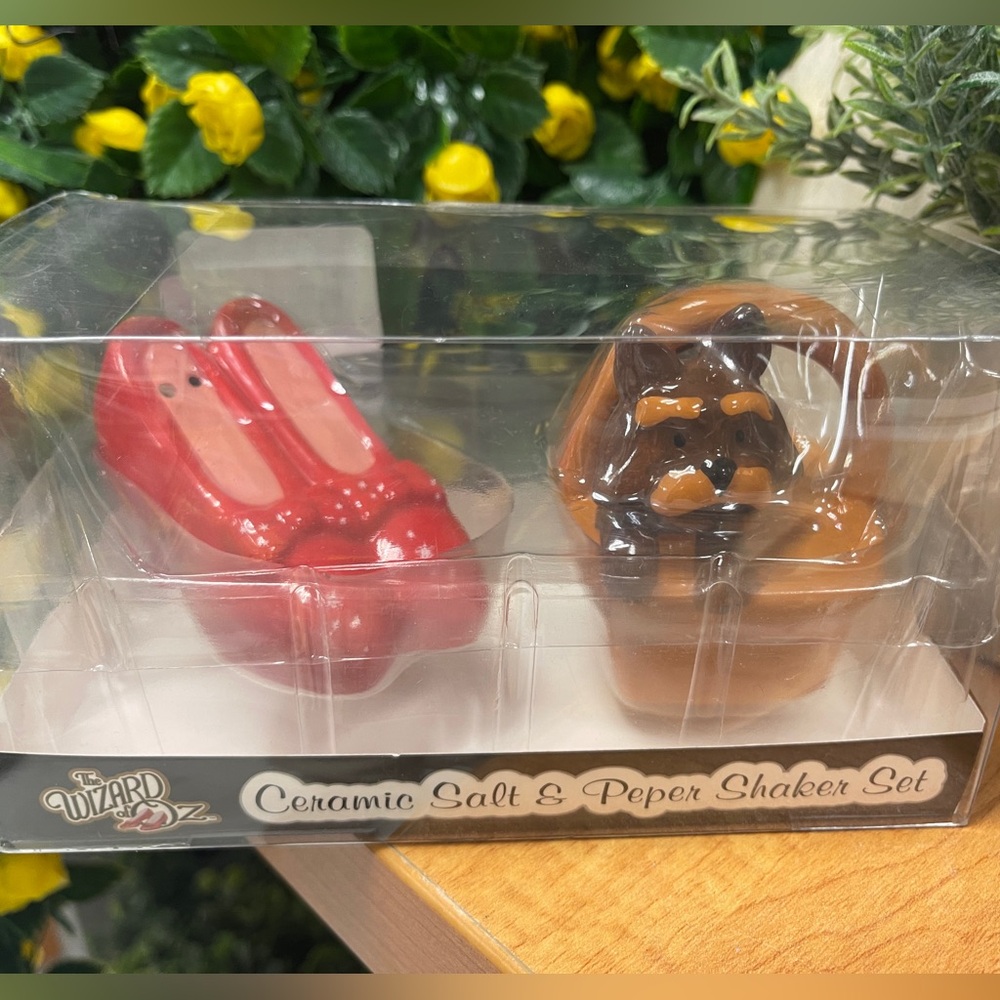 Wicked Wizard of Oz Ruby Slippers & Toto Dog Ceramic Salt & Pepper Shakers NWT